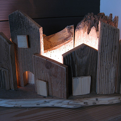Soprammobile in legno con illuminazione